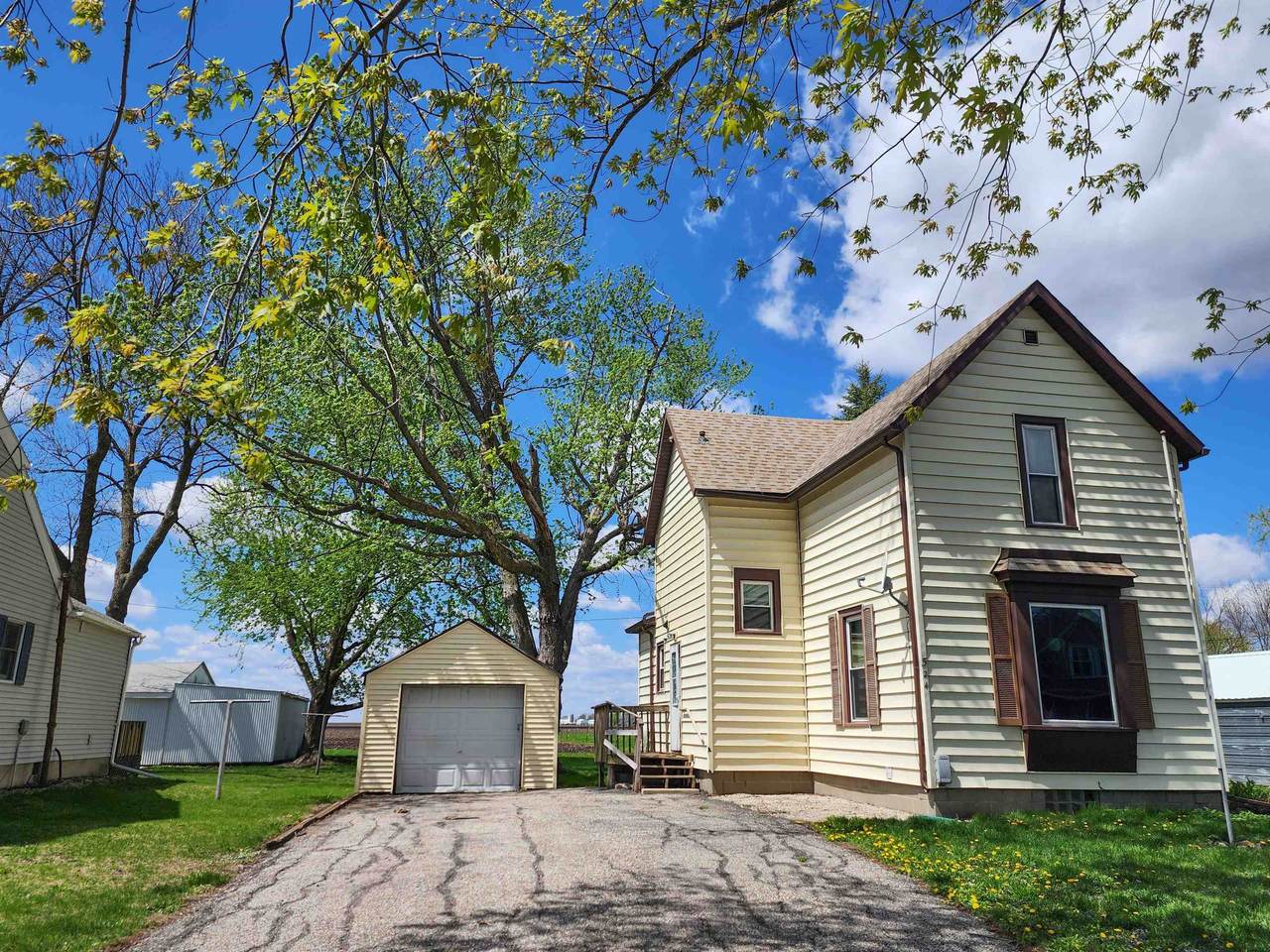524 7th Street - Photo 1