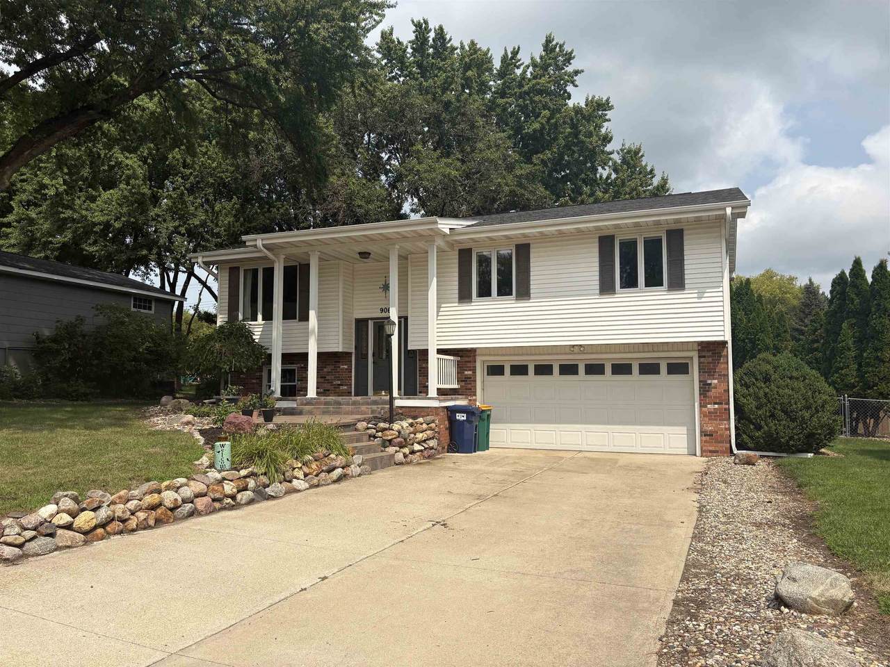 906 6th Street - Photo 1