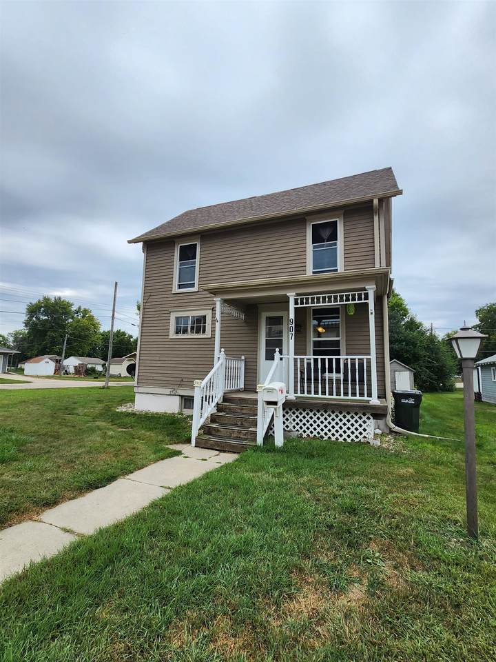 907 Lawler Street - Photo 1