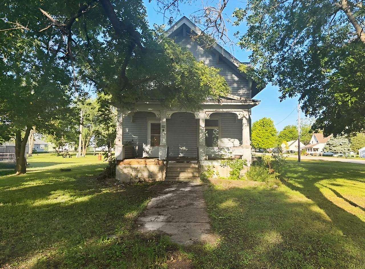 209 Beech Street - Photo 1