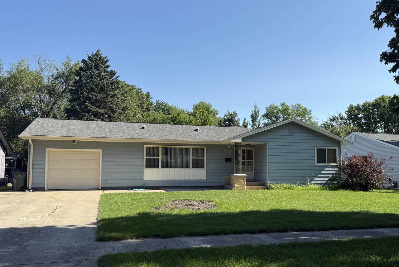 811 10th Street - Photo 1