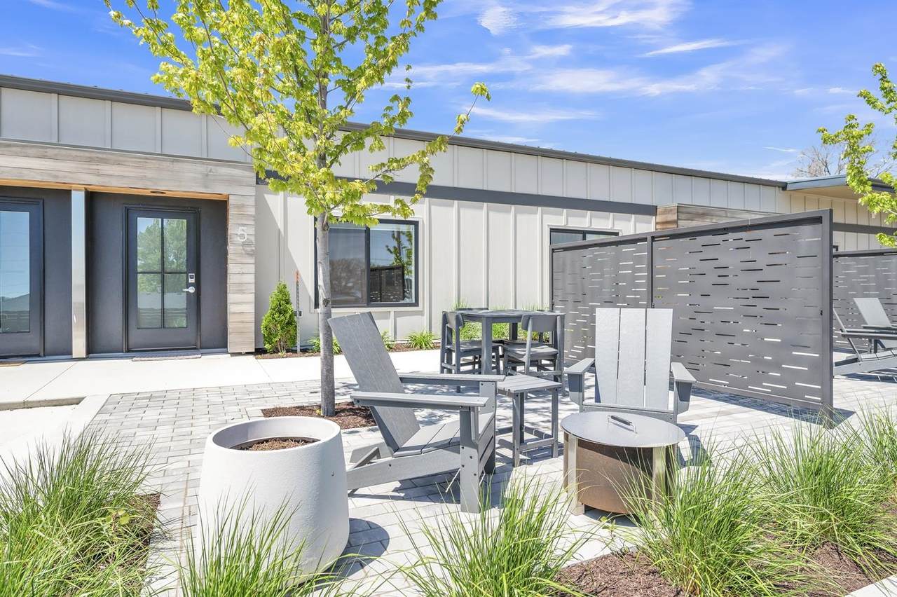 1103 Sanborn Avenue - Photo 1