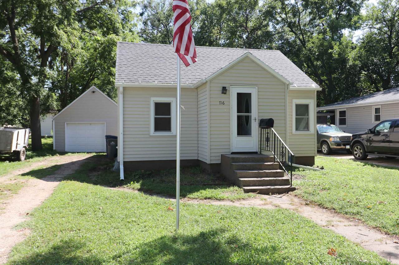 716 8th Street - Photo 1