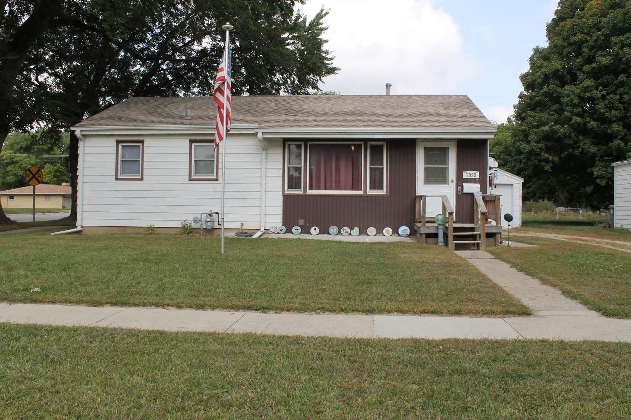 1025 7th Street - Photo 1