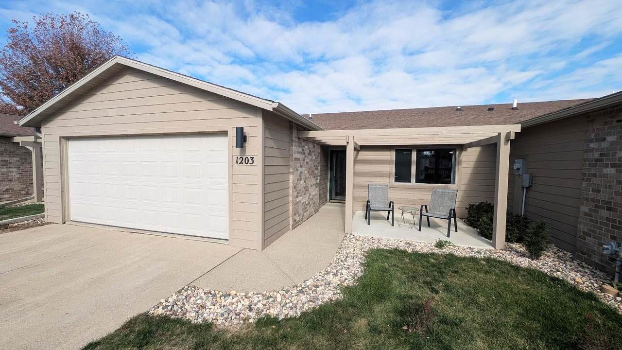 1203 Mcnaughton Way - Photo 1