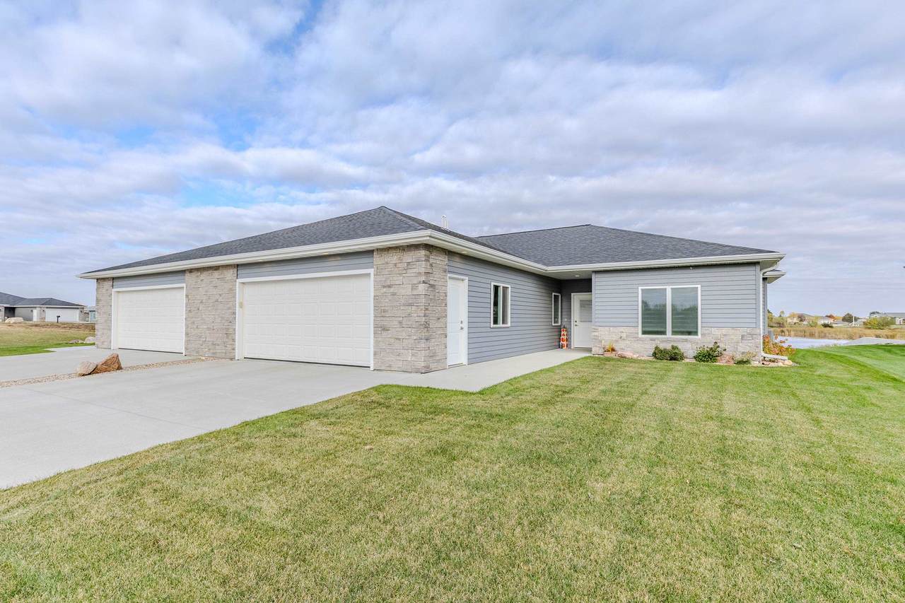 3212 Prairie Meadow Drive - Photo 1