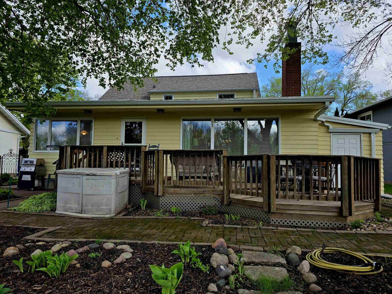618 4th Street - Photo 1