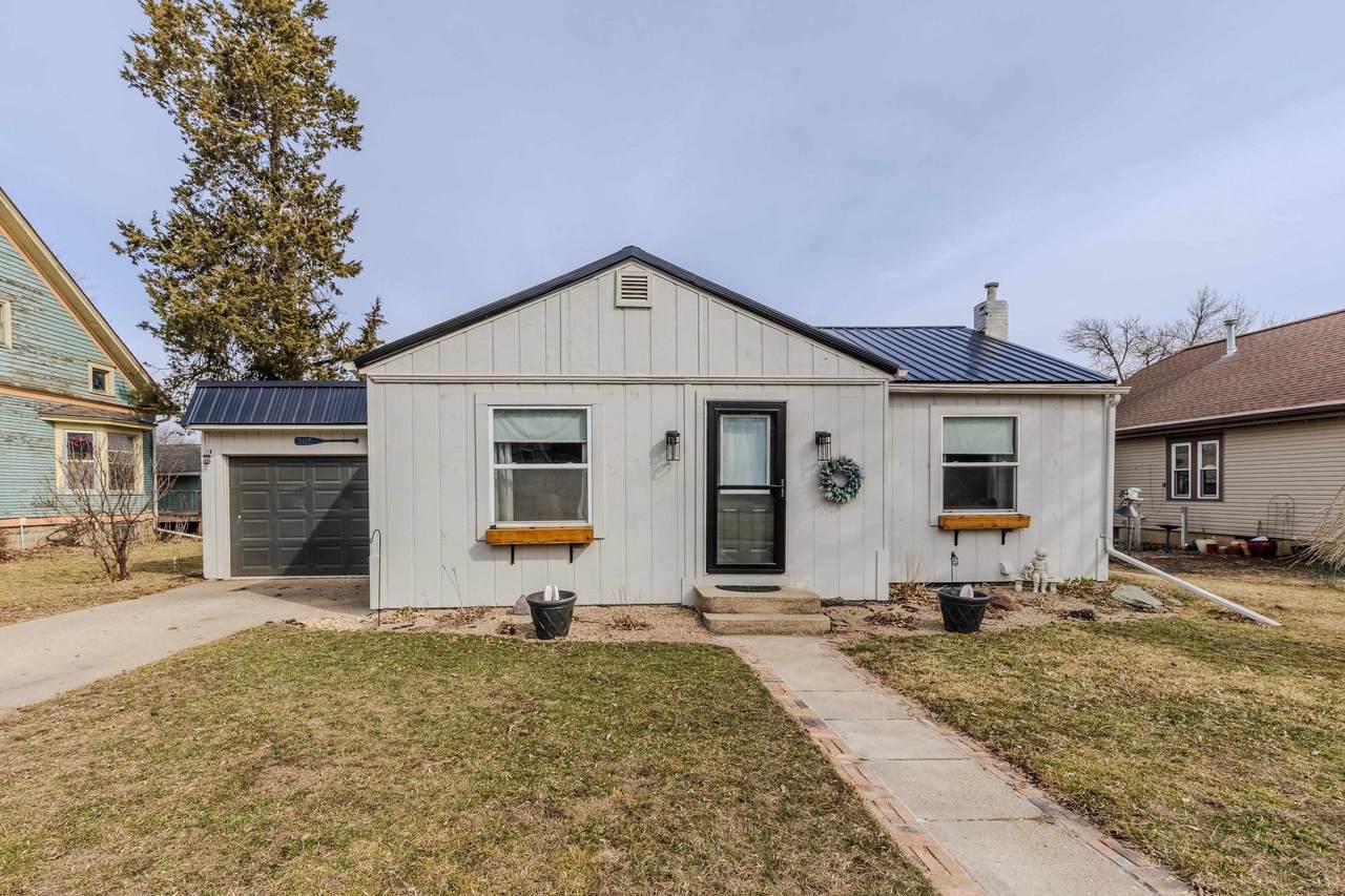 206 Lake Ave - Photo 1