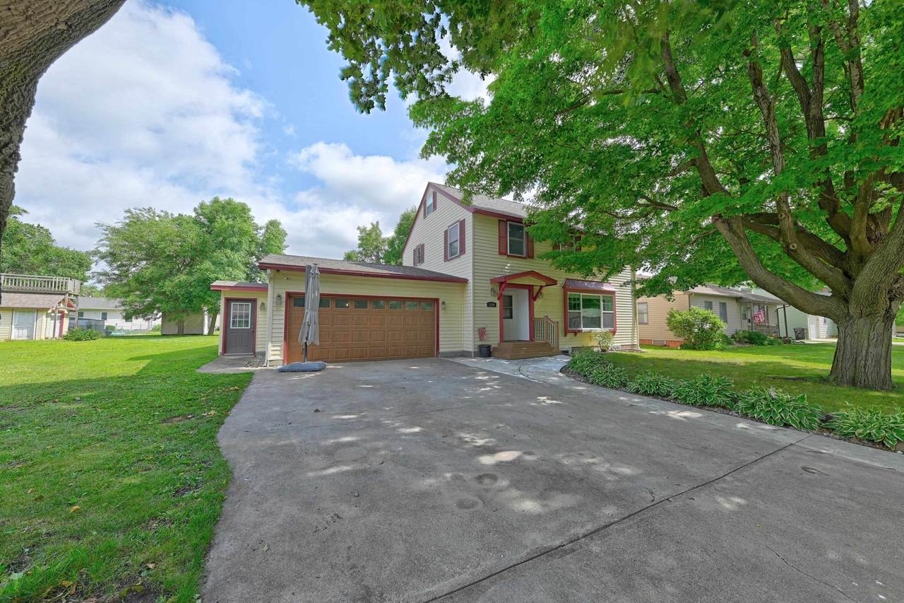 1539 Maplecrest Drive - Photo 1