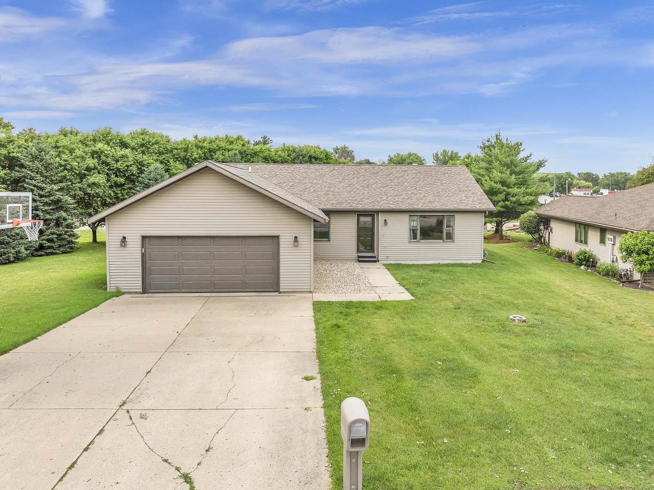 424 Emerald Drive - Photo 1