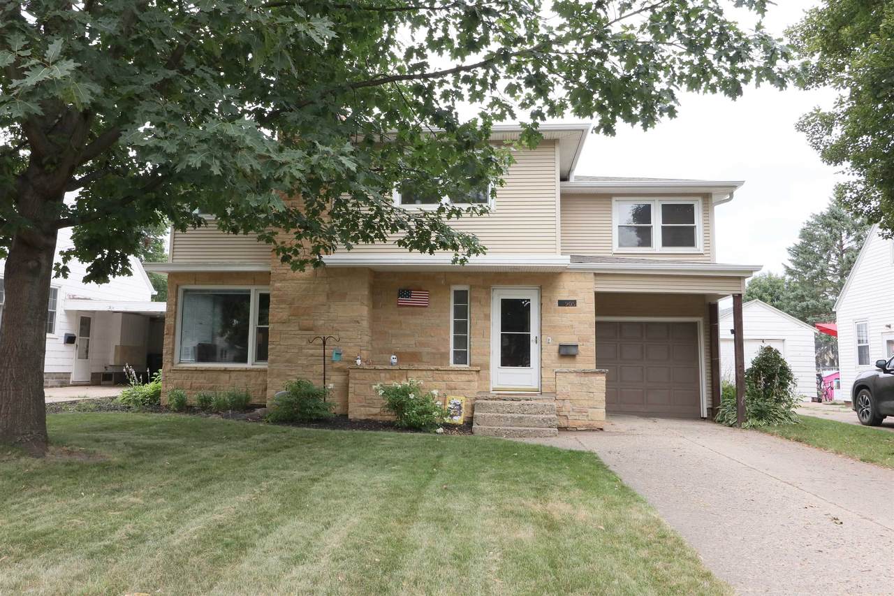 905 4th Street - Photo 1