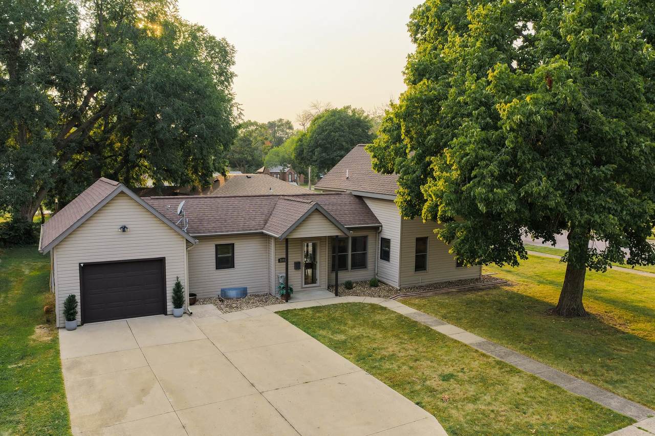 1011 N Avenue - Photo 1