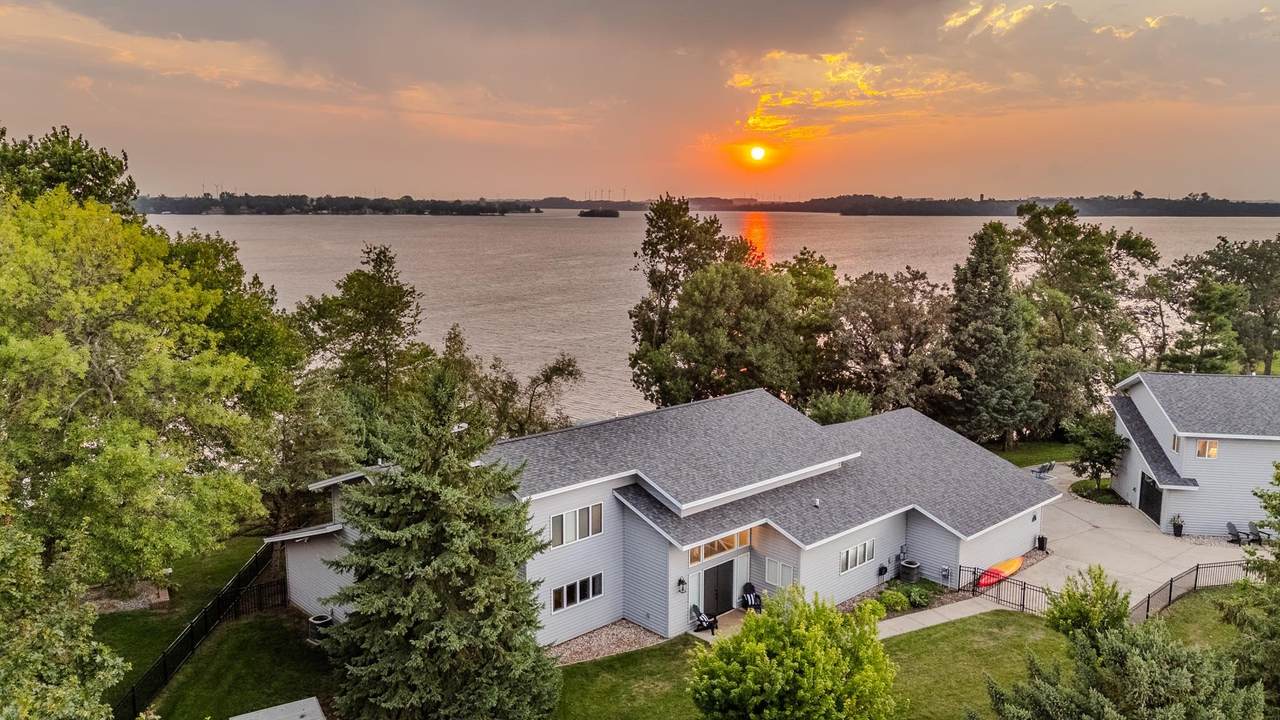 1304 Lakeside Ave - Photo 1