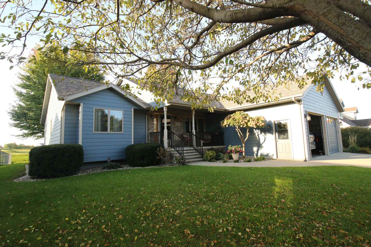 1061 29th St - Photo 1