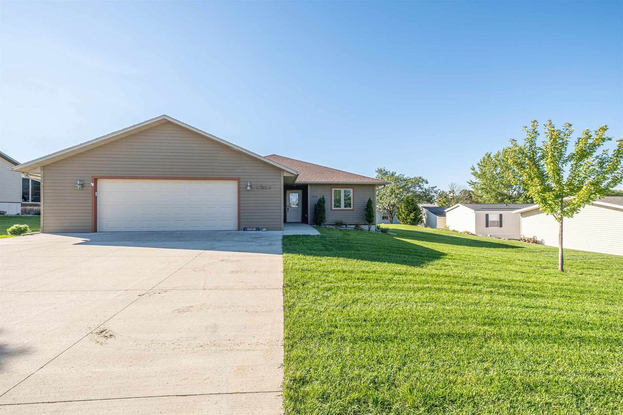 605 Blue Heron Road - Photo 1