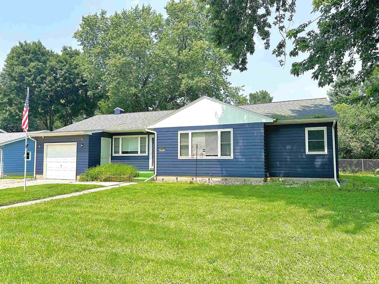 3007 5th Street - Photo 1
