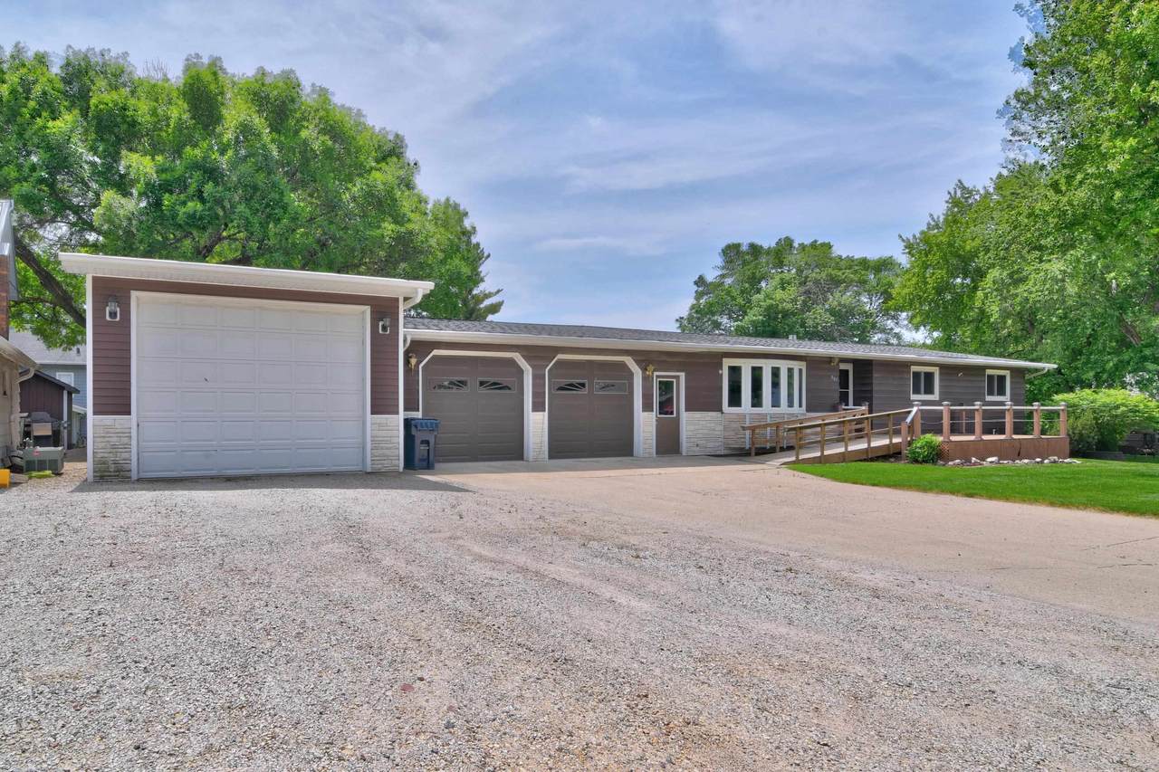 907 A Avenue - Photo 1