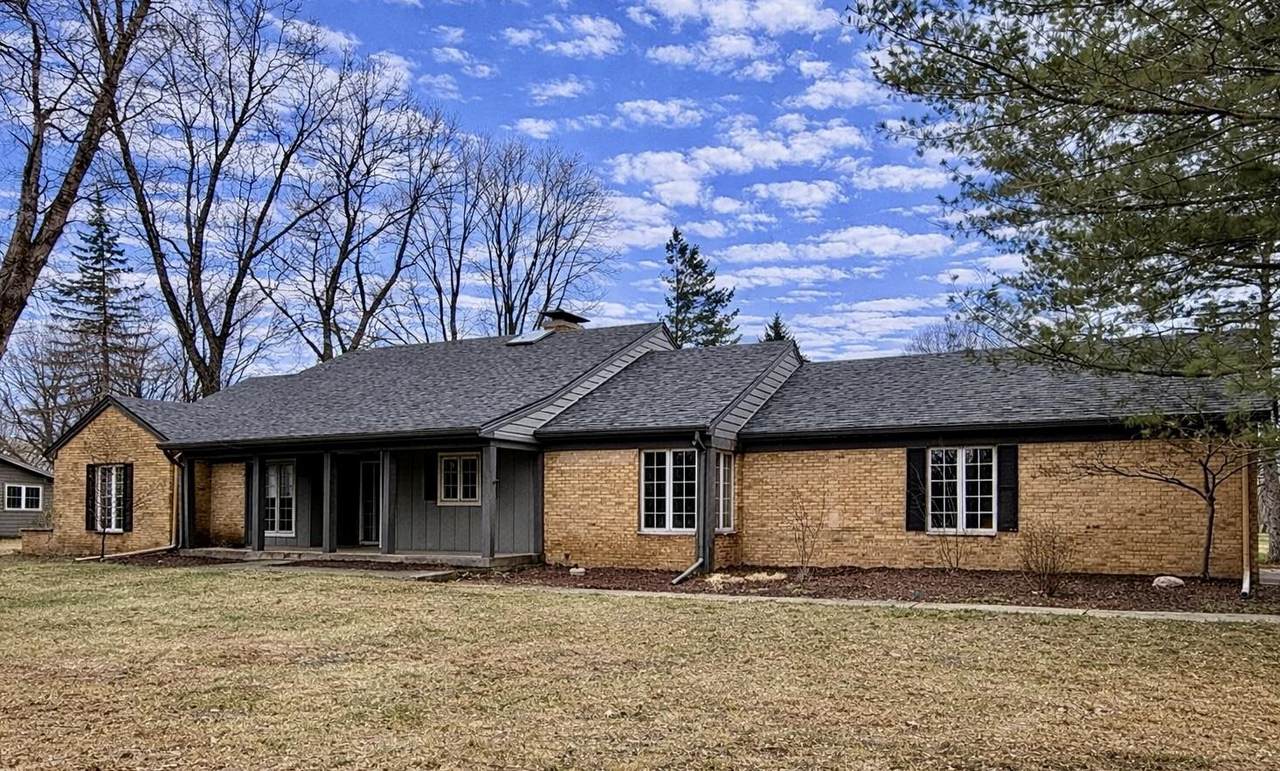 1605 Country Club Drive - Photo 1