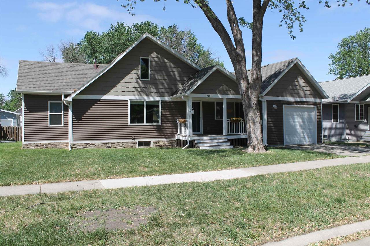 709 8th Street - Photo 1