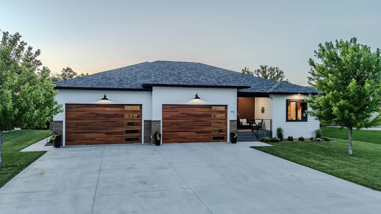 112 West Bay Road - Photo 1