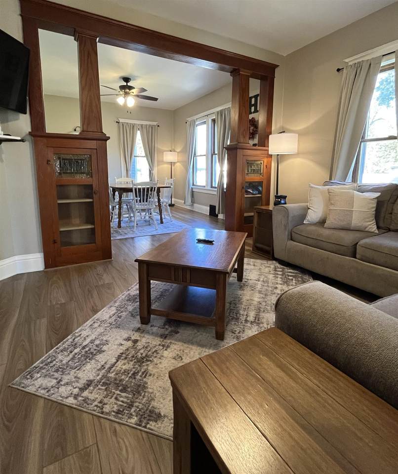 601 W Robins St - Photo 1