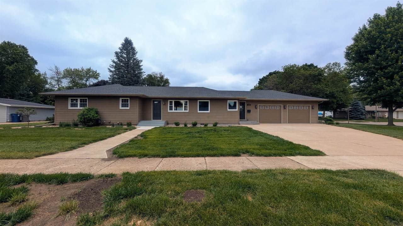 1105 5th Street - Photo 1