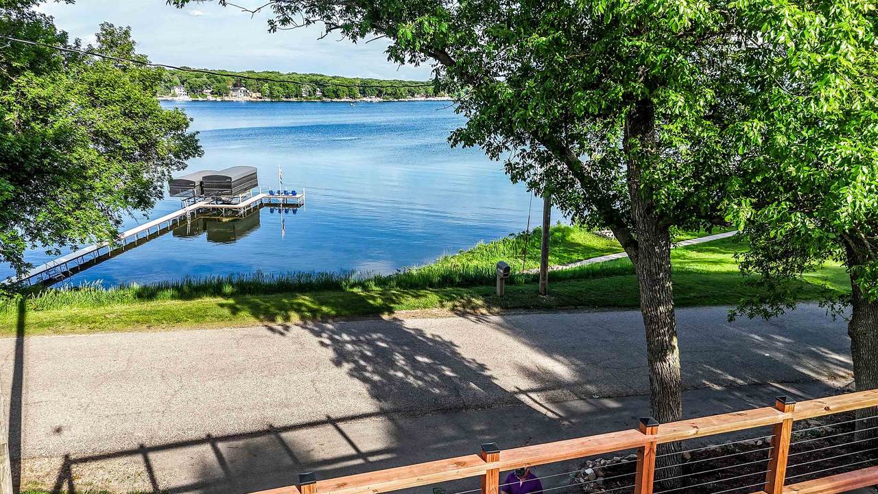 15211 Lakeview Drive - Photo 1