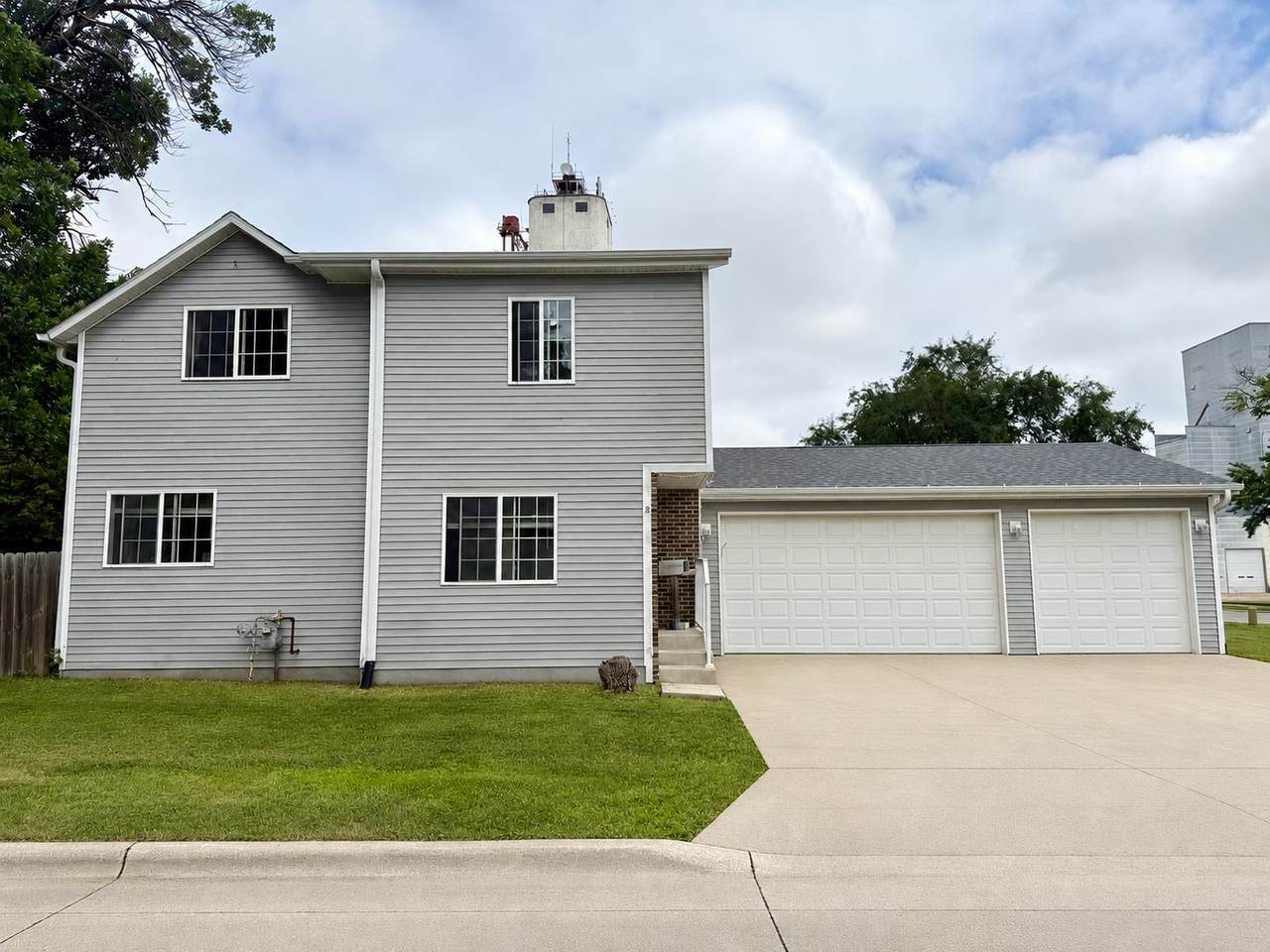 609 4Th Avenue - Photo 1