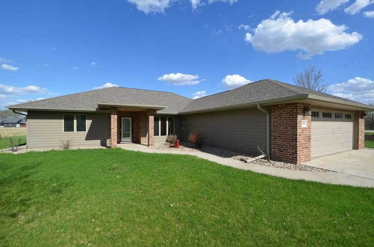 404 Country Club Lane - Photo 1