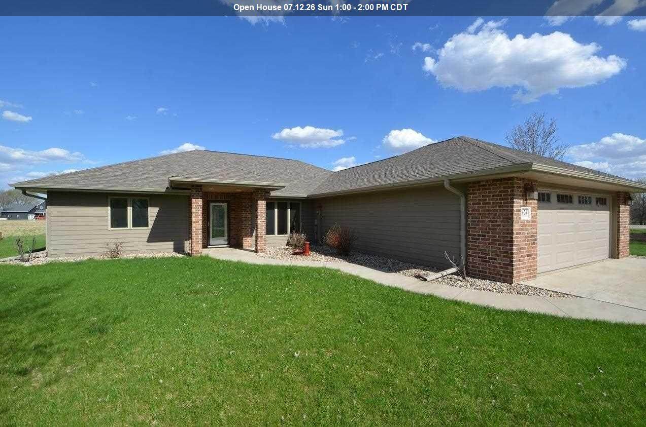 404 Country Club Lane - Photo 1