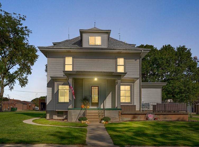 204 Iowa Street - Photo 1