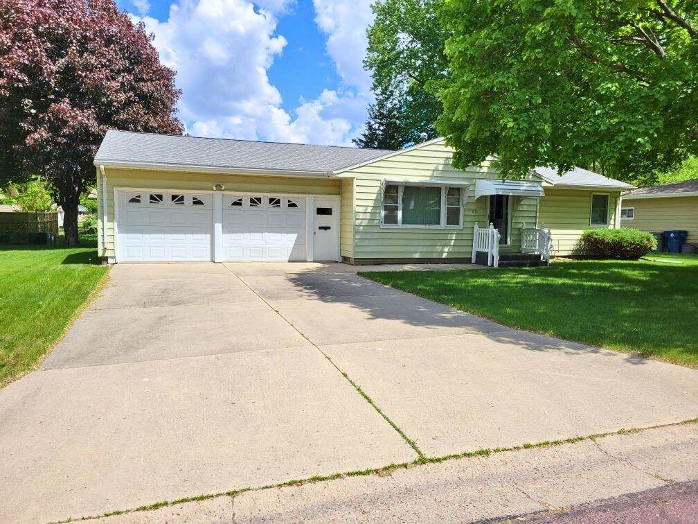 611 17th Street - Photo 1
