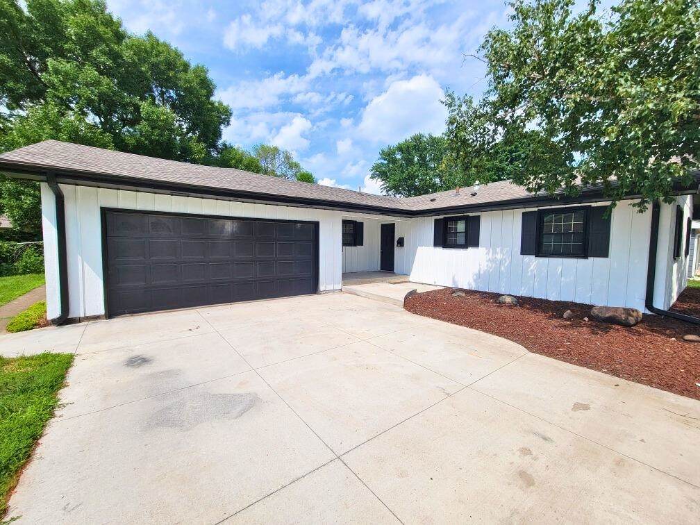 917 9th Street - Photo 1
