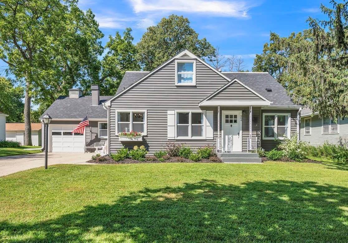 904 Hill Avenue - Photo 1