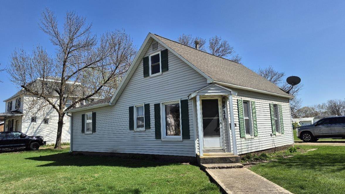 911 13th Street - Photo 1
