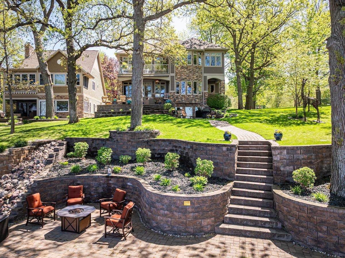15941 Lakeshore Drive - Photo 1