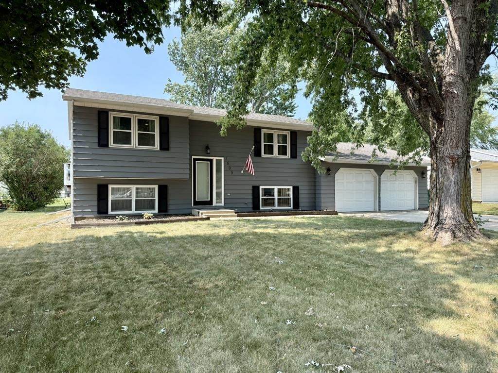 1509 G Ave - Photo 1