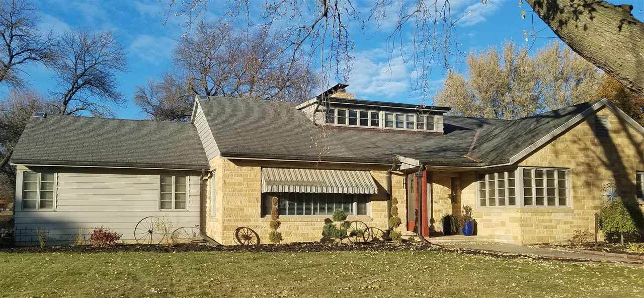 405 Robins Street - Photo 1