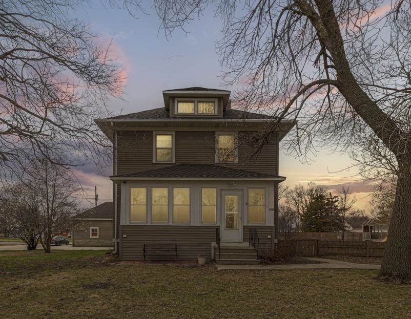 1502 Main Street - Photo 1