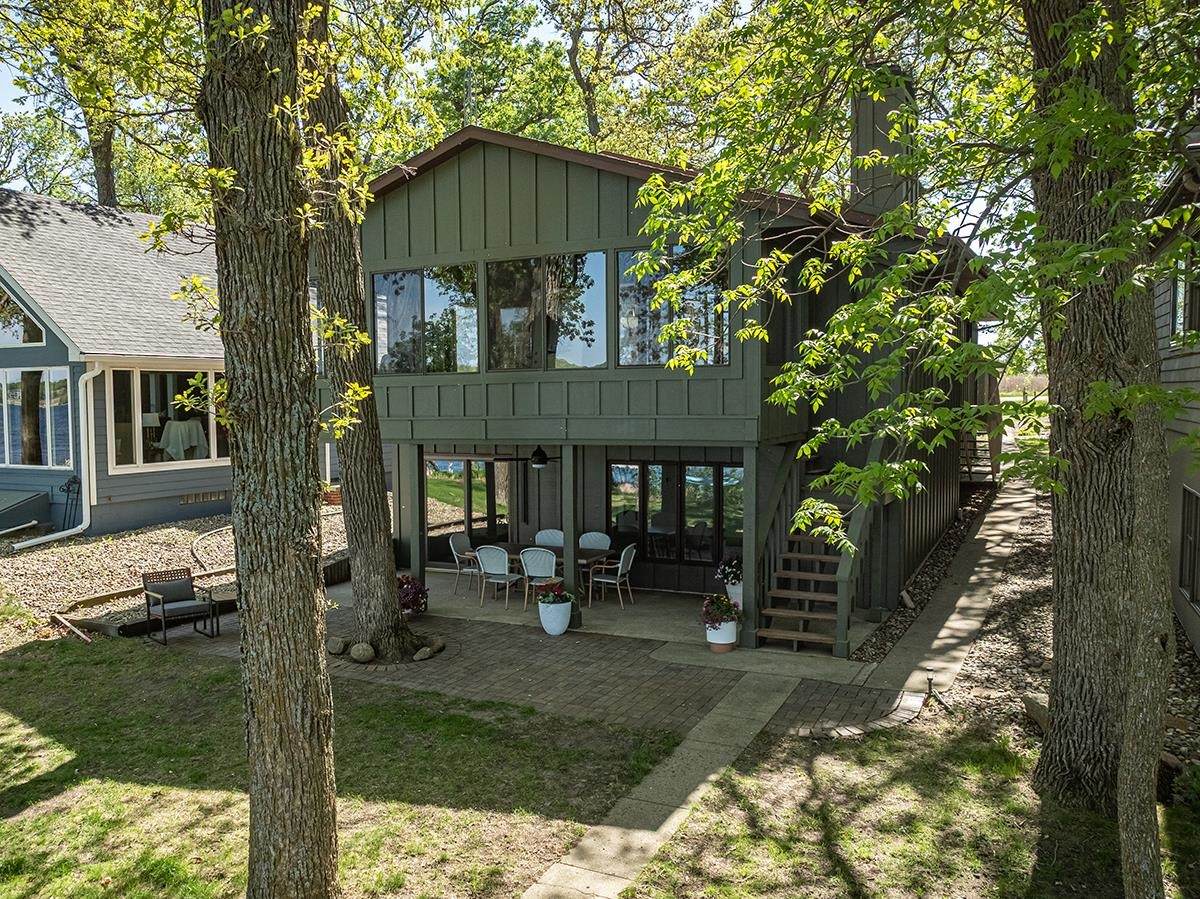 2902 Manhattan Boulevard - Photo 1