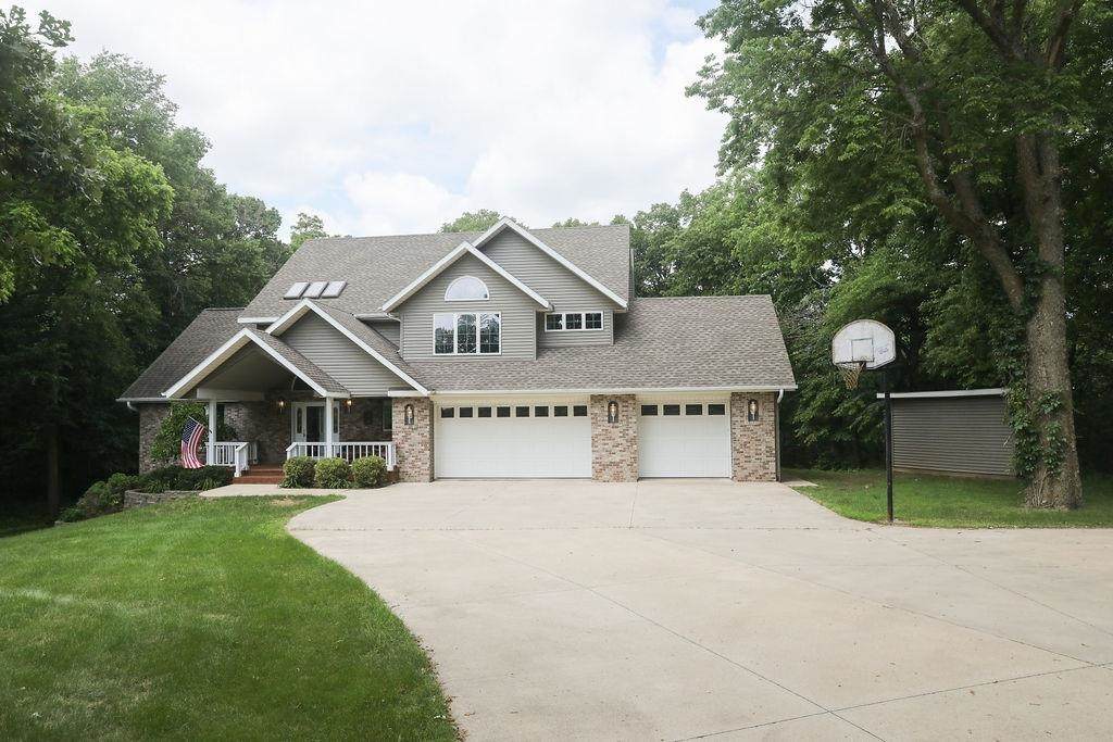 303 Knollwood Drive - Photo 1