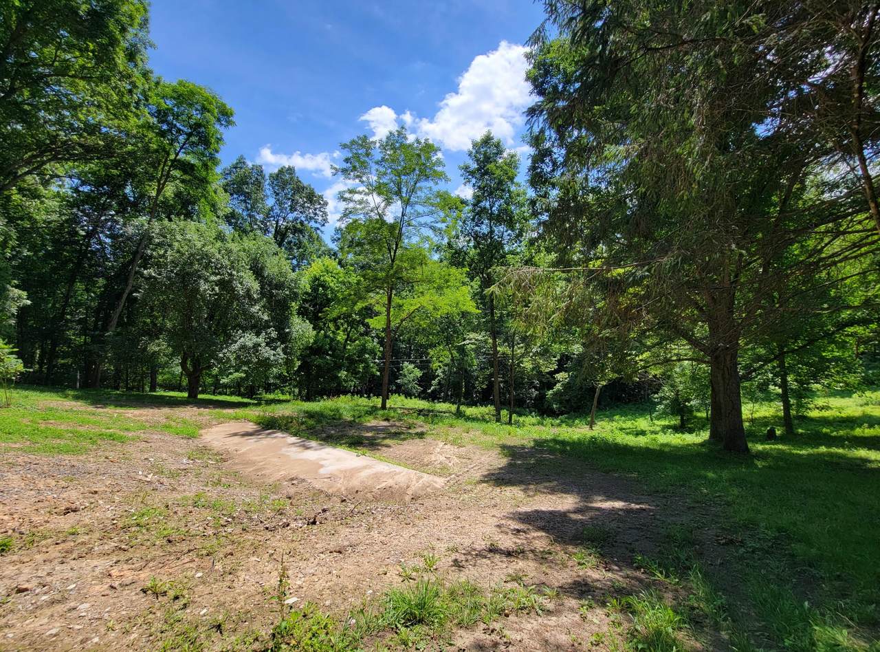 909 Rockland Rd - Photo 1