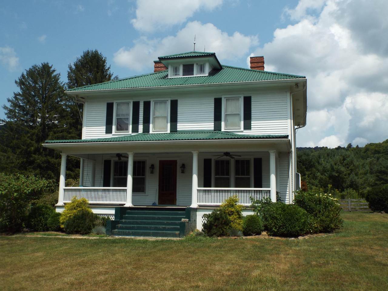 4504 Highland Trl - Photo 1