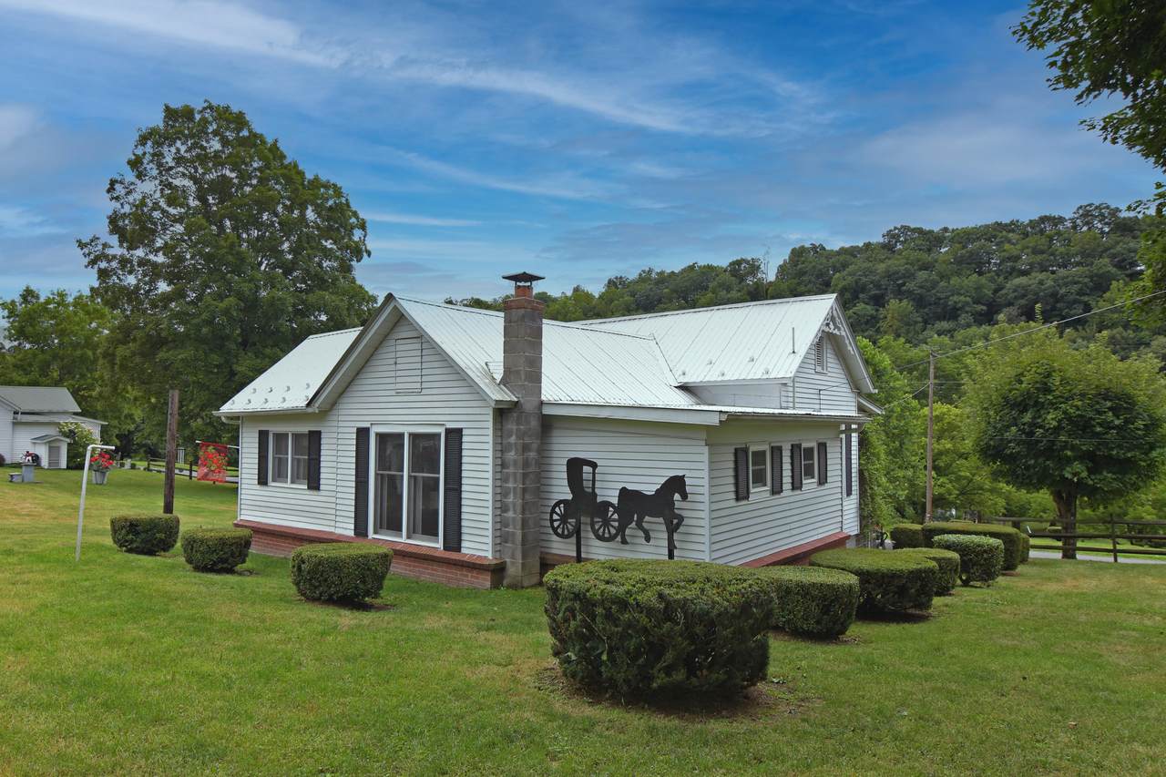 223 Axtell Ave - Photo 1