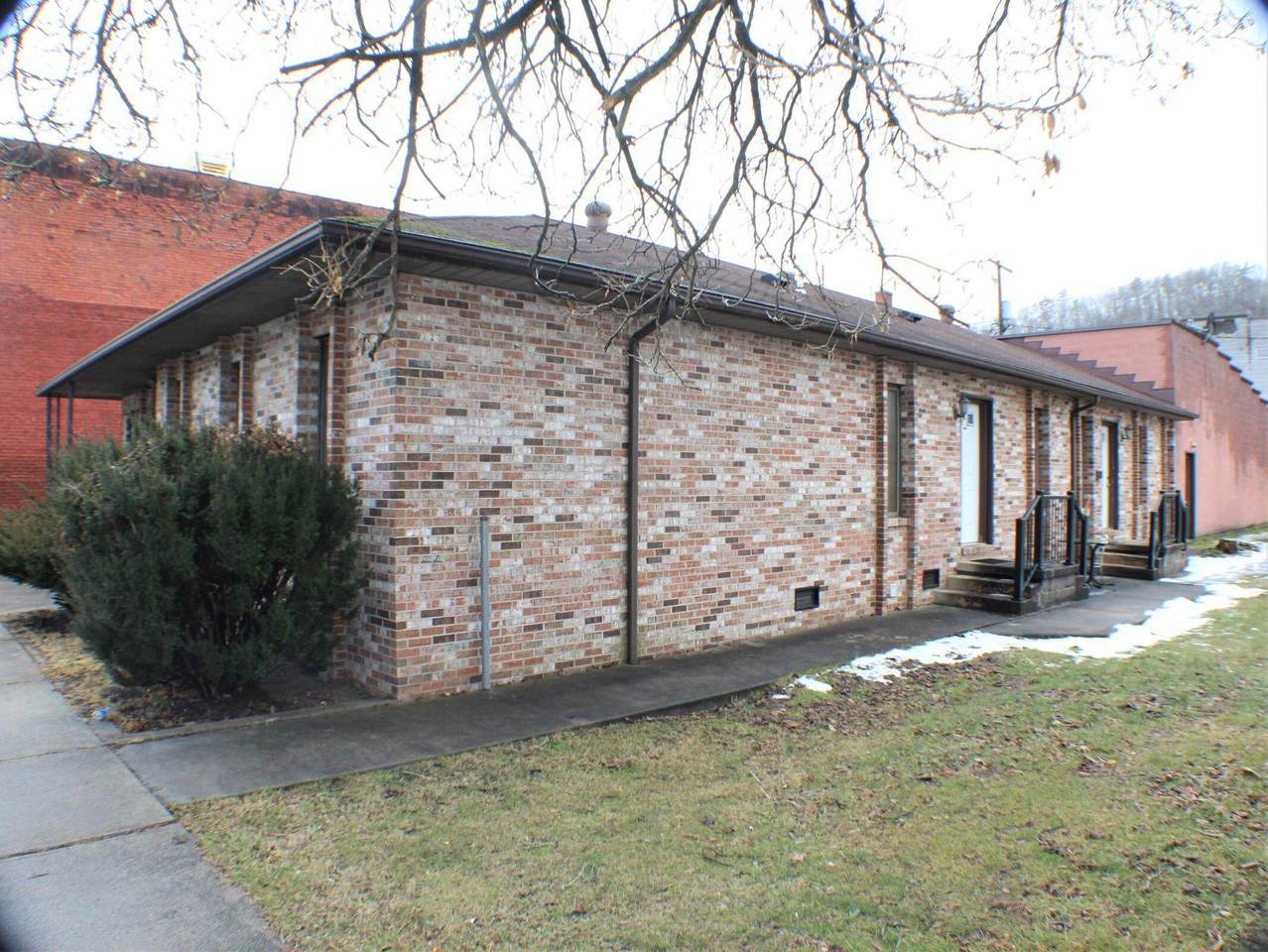 714 Avenue - Photo 1