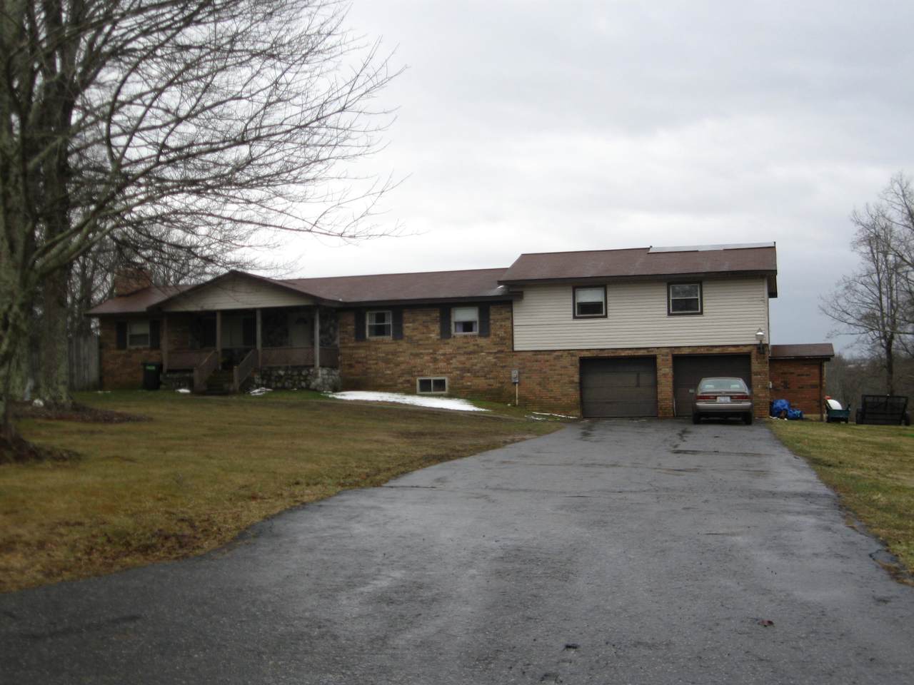 165 Laurel St - Photo 1