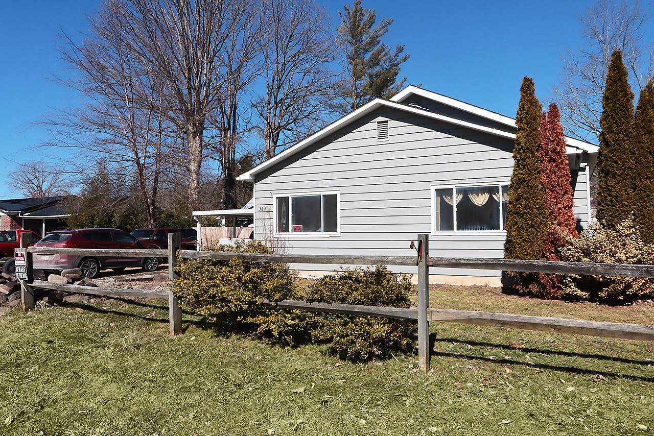343 Monroe St - Photo 1