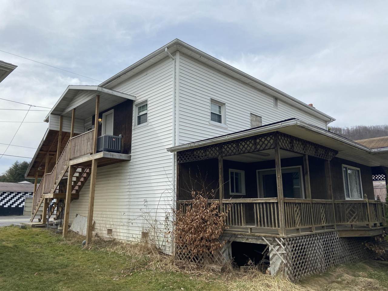 153 7th St - Photo 1