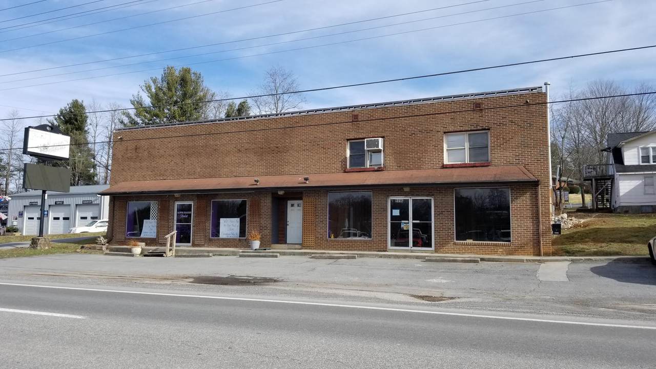 9896 Seneca Trl - Photo 1