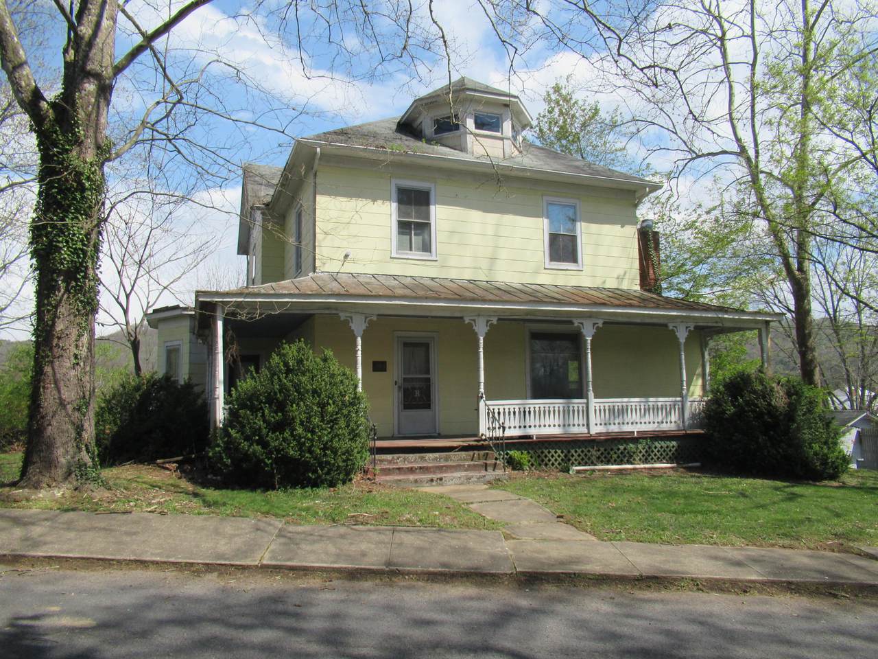 194 Spring St - Photo 1